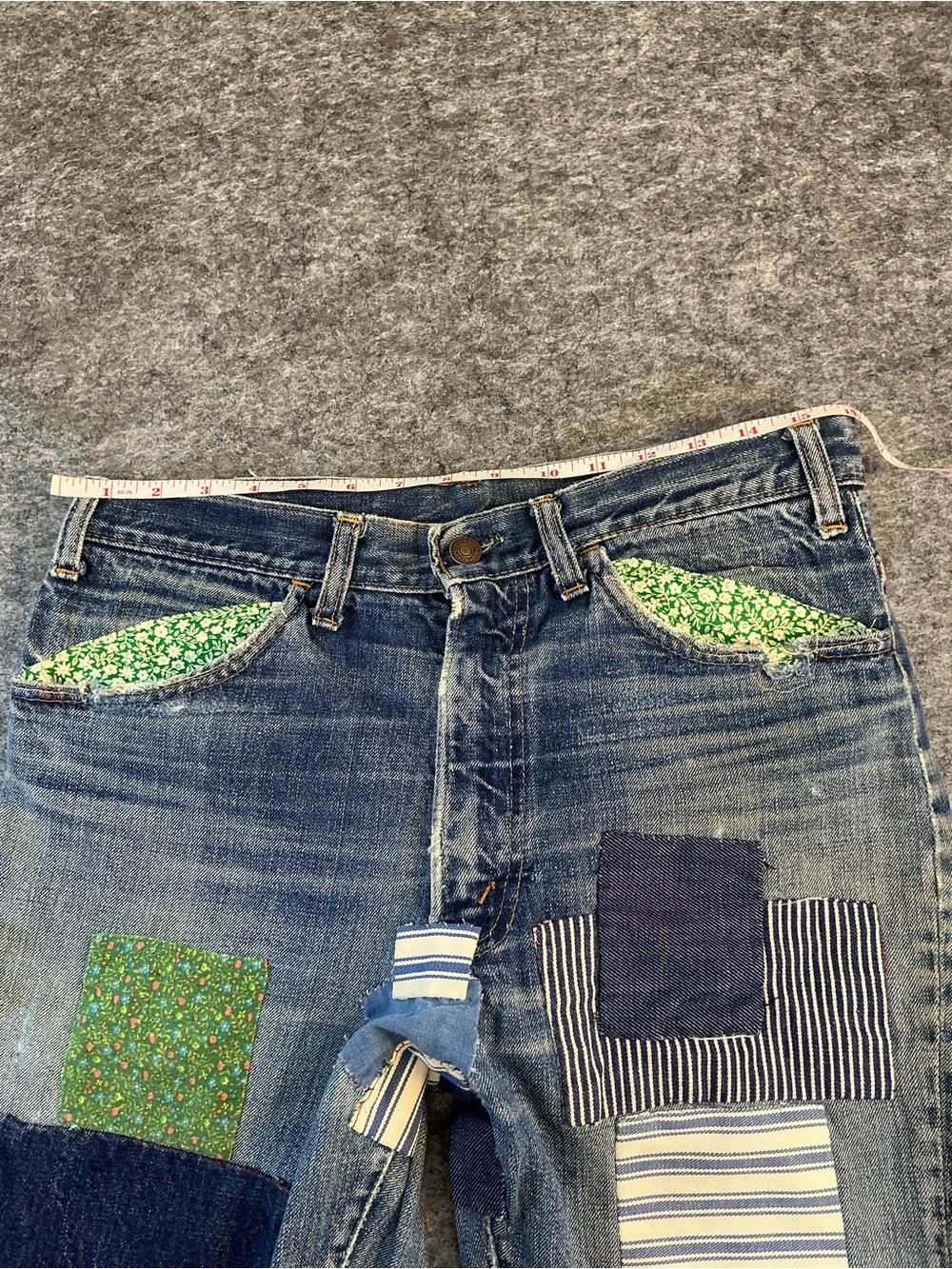 VINTAGE INSANE 1970s Levi’s Women’s Blue Patchwork Handmade Bell Bottoms - Picture 7 of 9